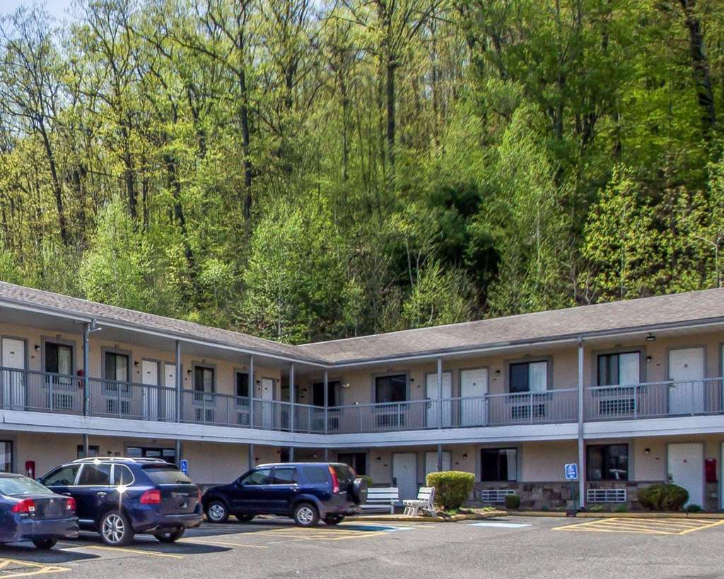 Americas Value Torrington, Ct 2*