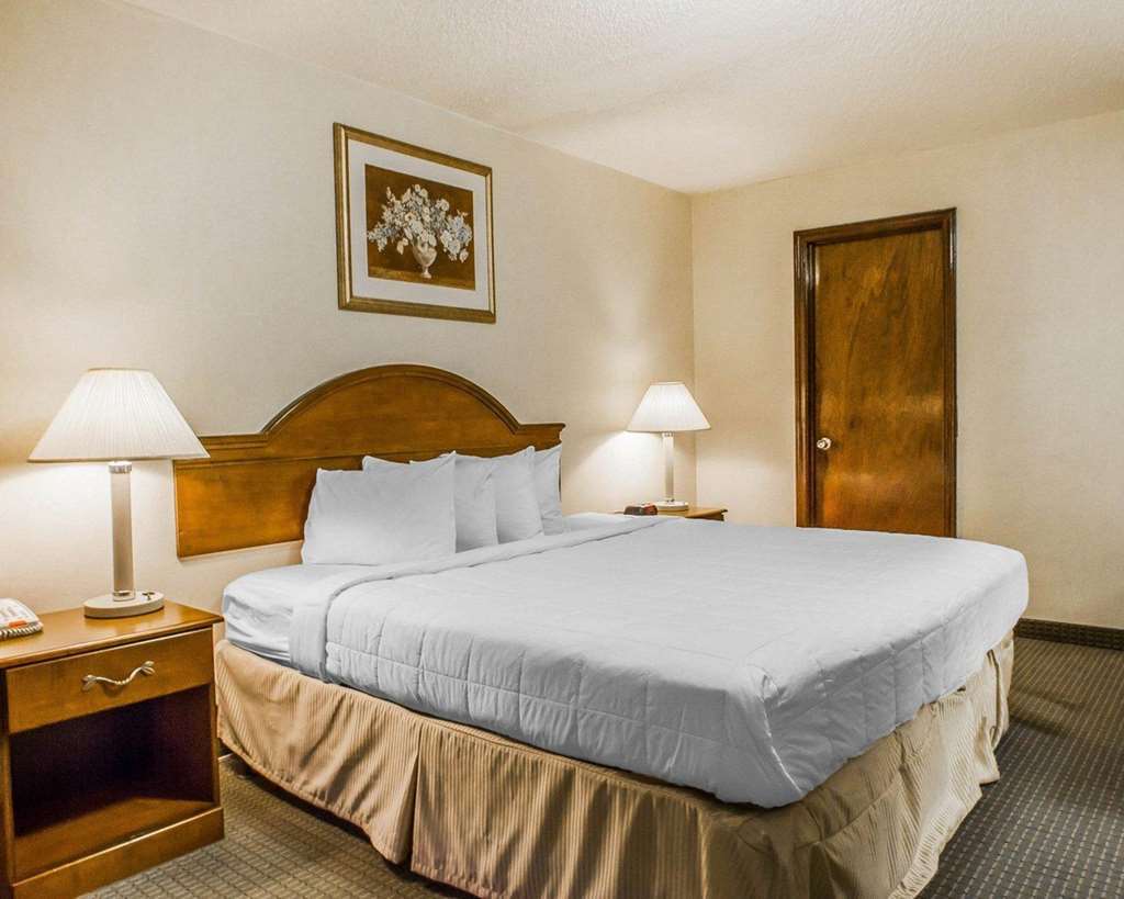 Americas Value Torrington, Ct 2*