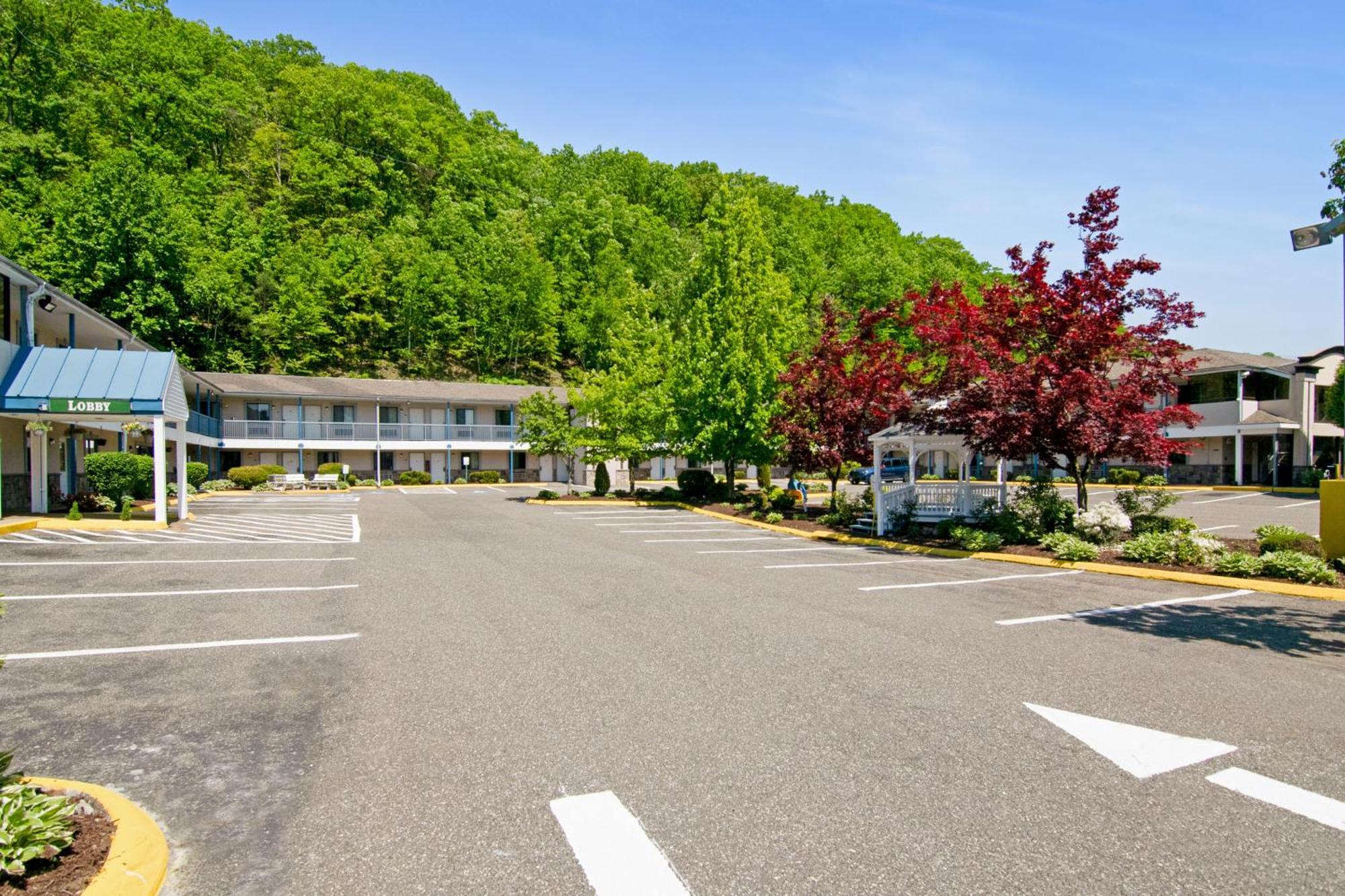 Americas Value Torrington, Ct 2*